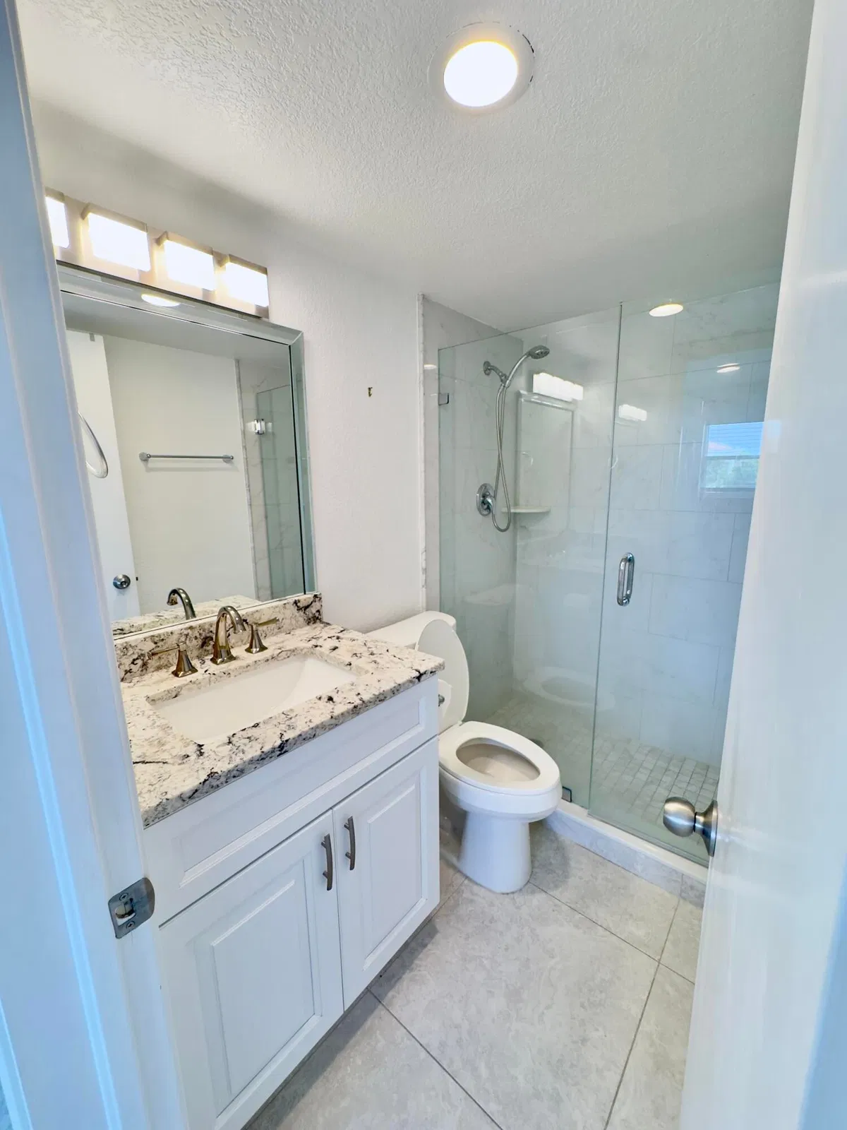  Unit 404 photo 10