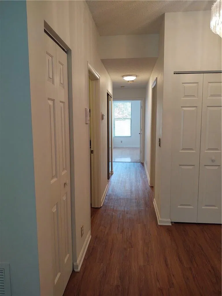 Unit B photo 13