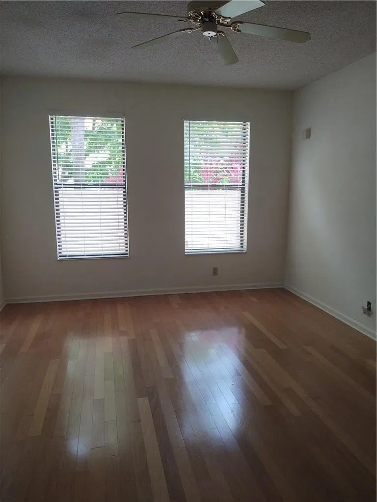 Unit B photo 19