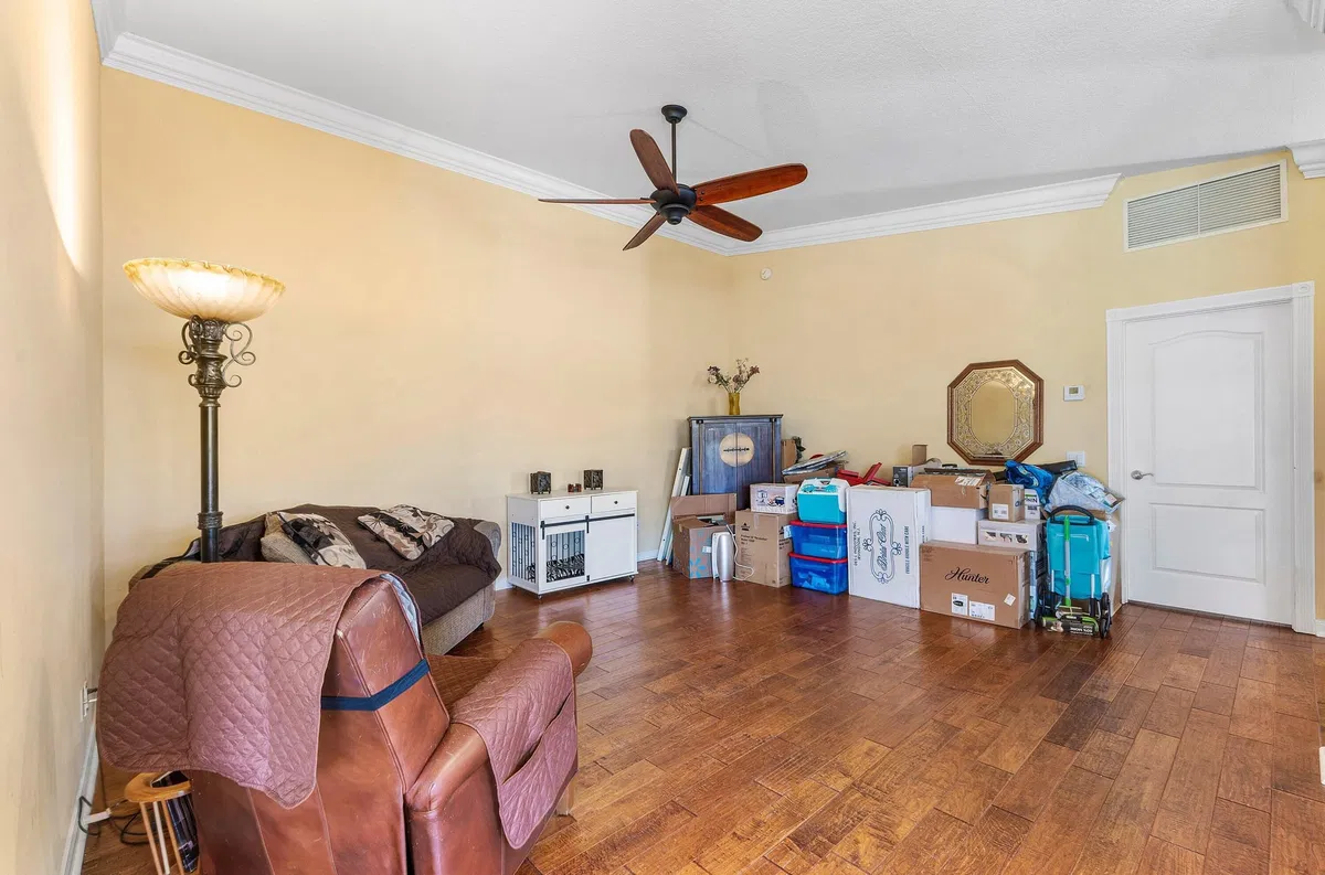 Residence photo 16