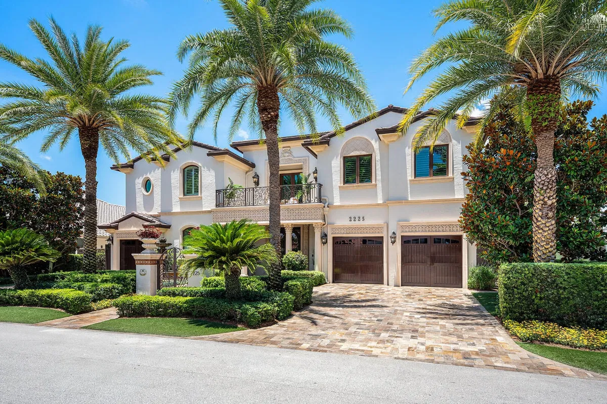 Royal Palm Yacht and Country Club Residence photo 4
