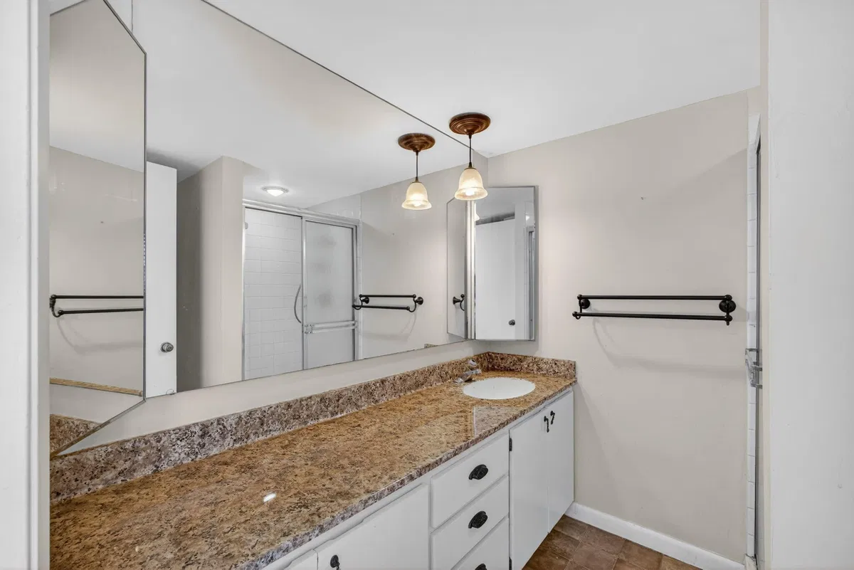 Residence photo 19