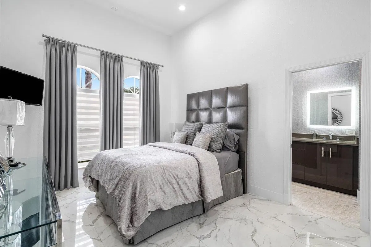 Woodfield Country Club Residence photo 19