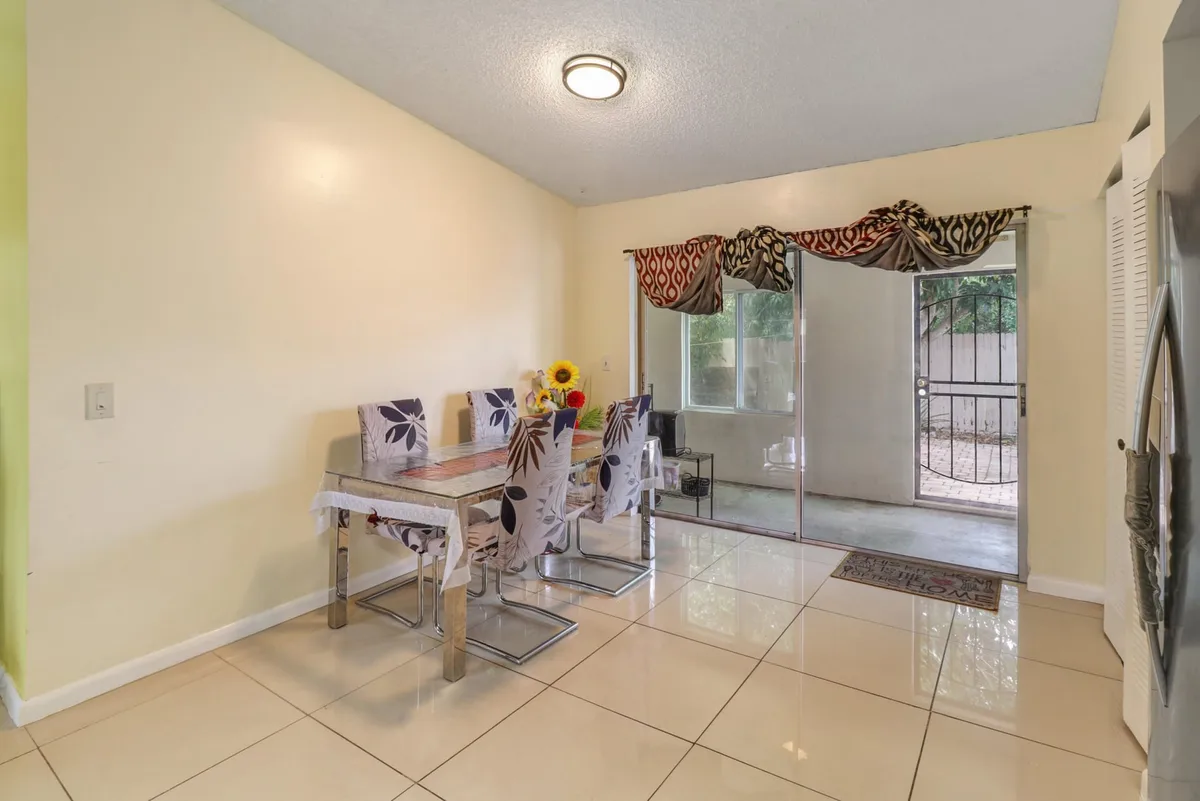  Residence photo 7