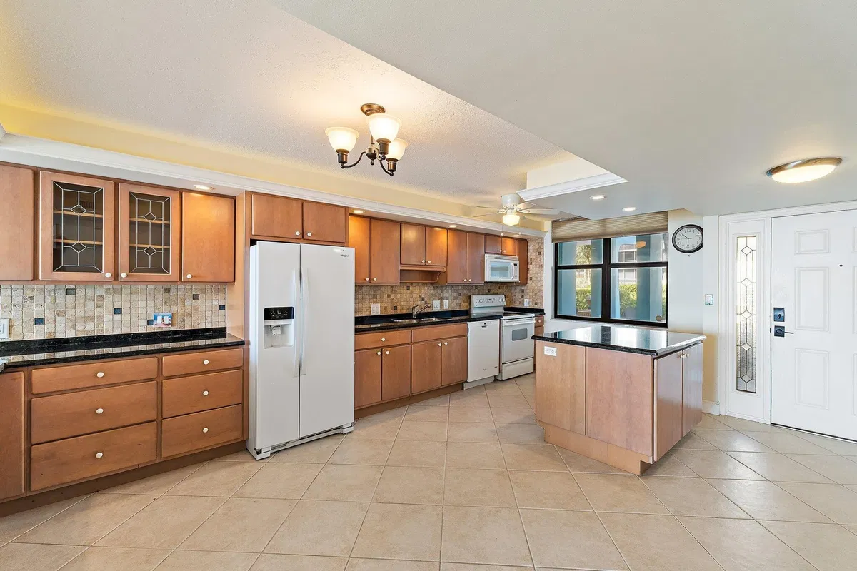 Unit 106 photo 10