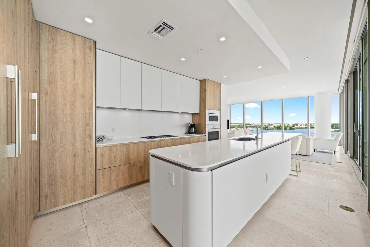 La Clara Palm Beach Unit 804 photo 16