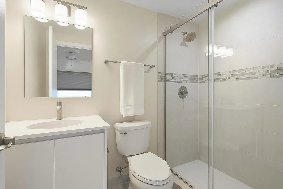 Unit 151 photo 4