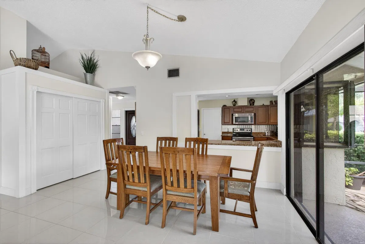 Eastpointe Country Club Residence photo 7