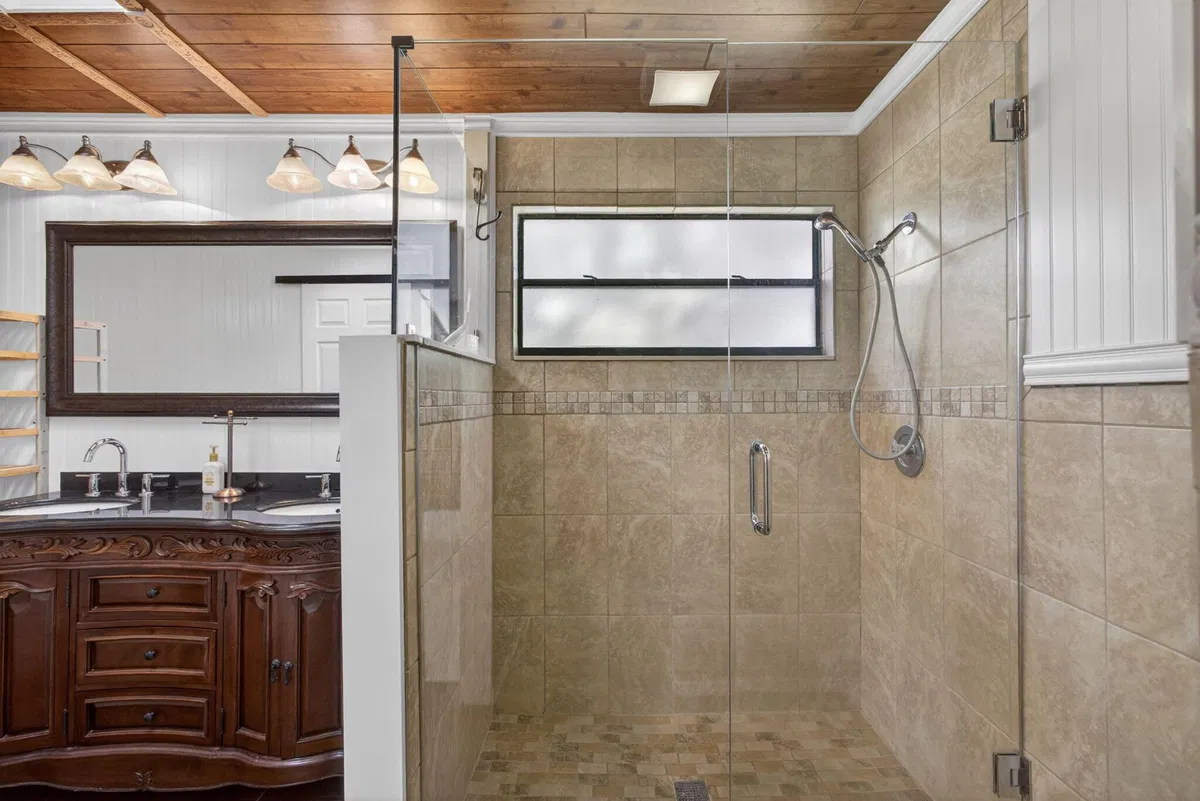 Eastpointe Country Club Residence photo 22