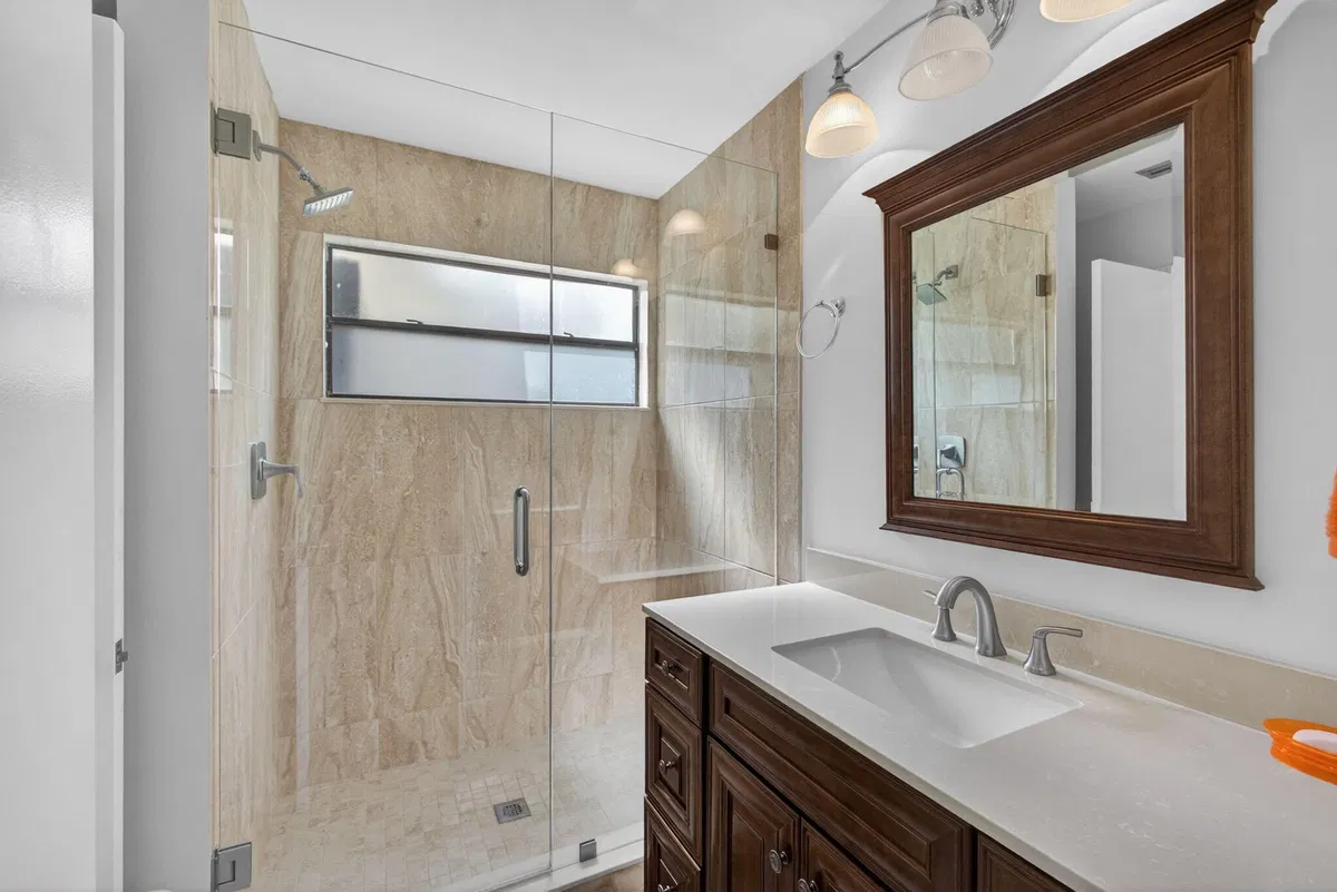 Eastpointe Country Club Residence photo 25