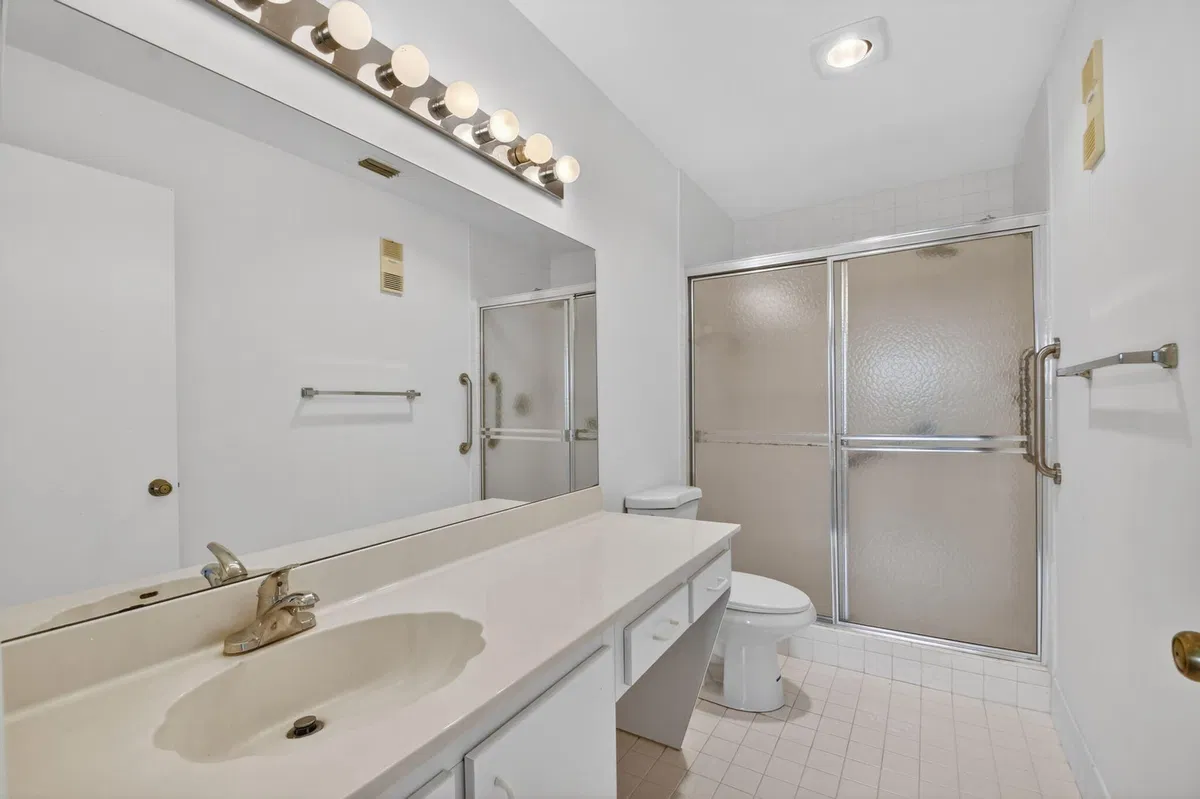 Unit 201 photo 28