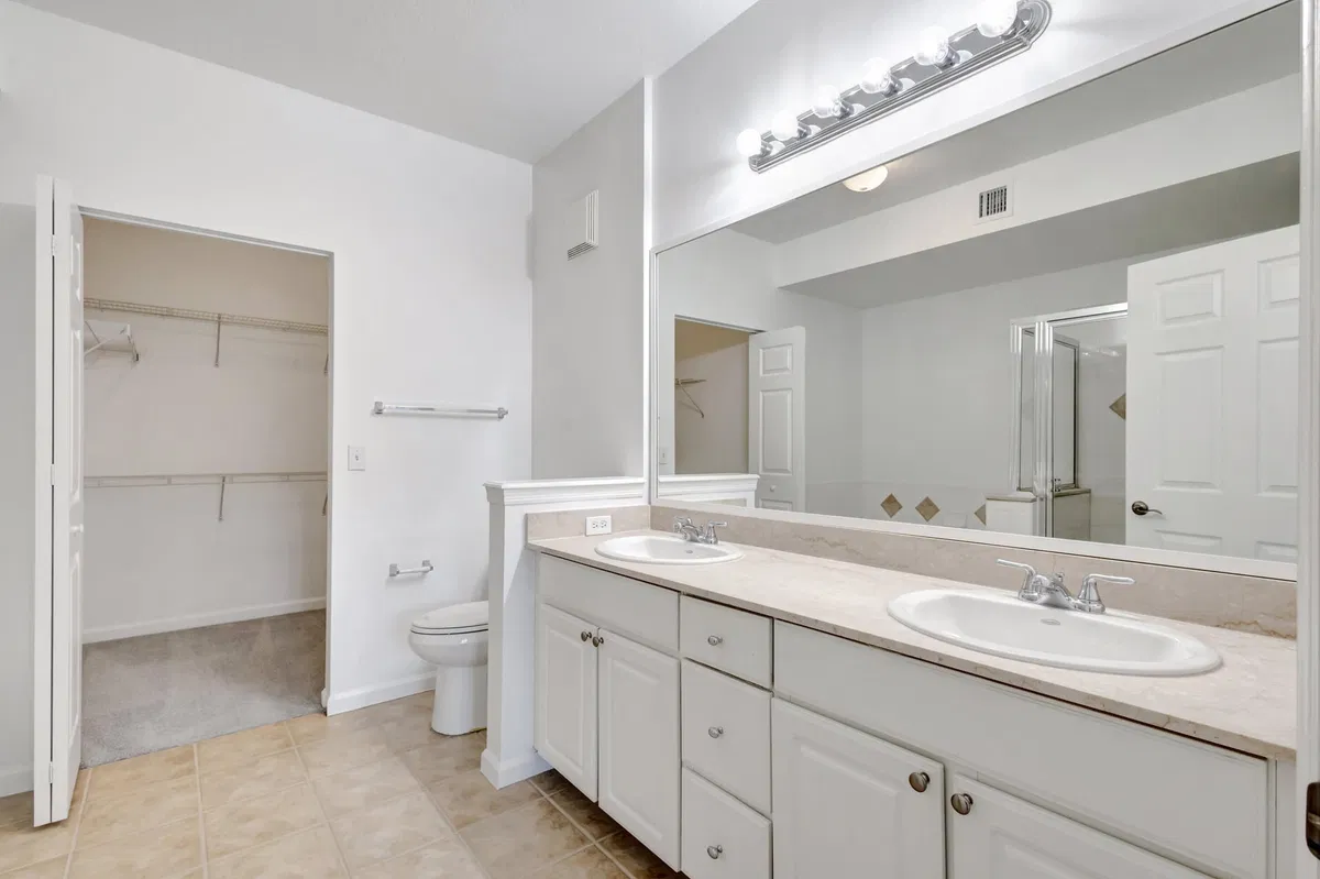 Unit 102 photo 19