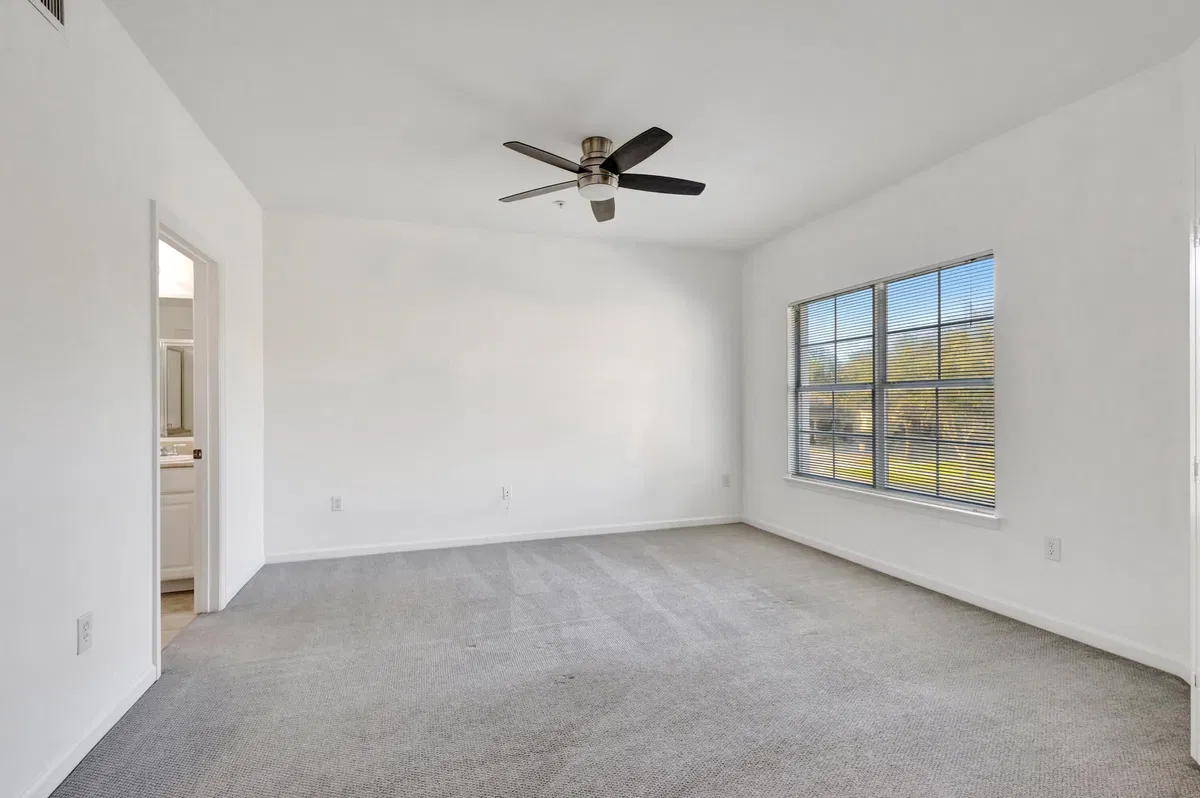 Unit 102 photo 22