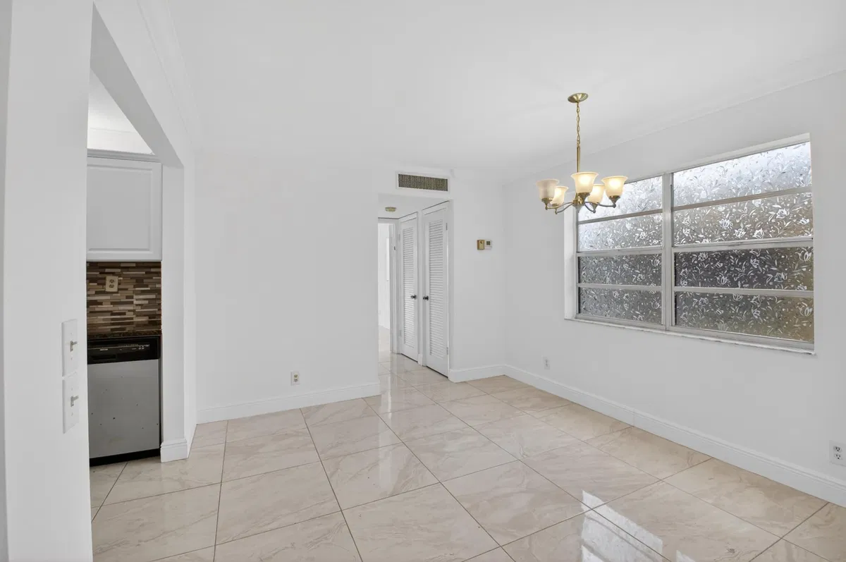 Unit 506 photo 10