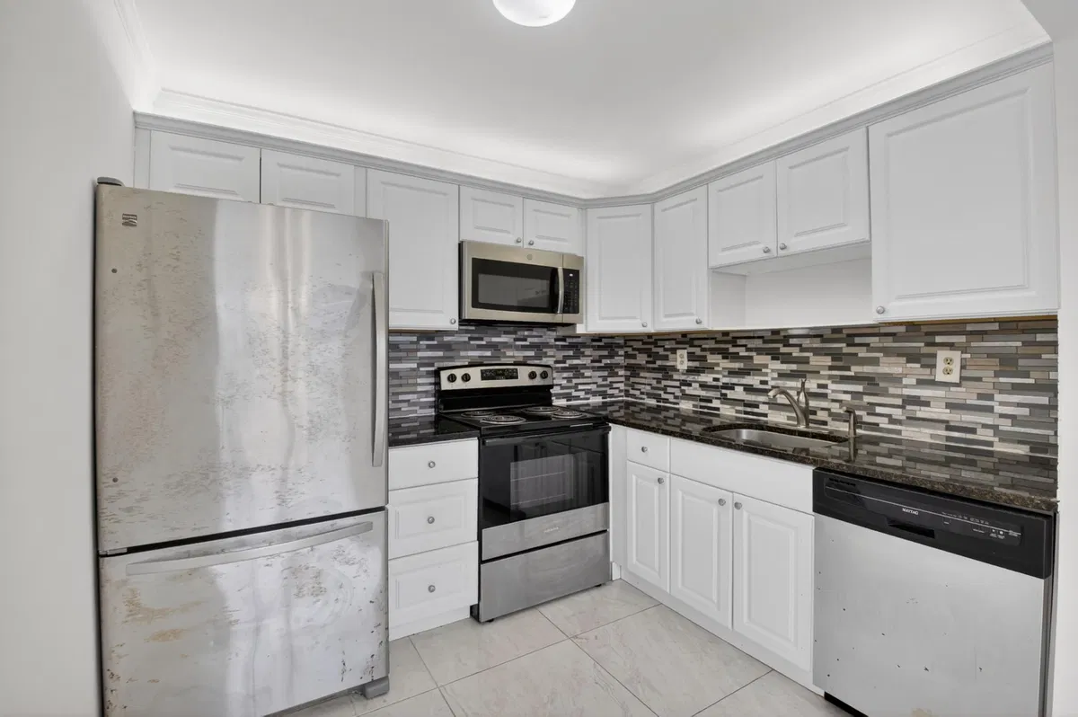 Unit 506 photo 13