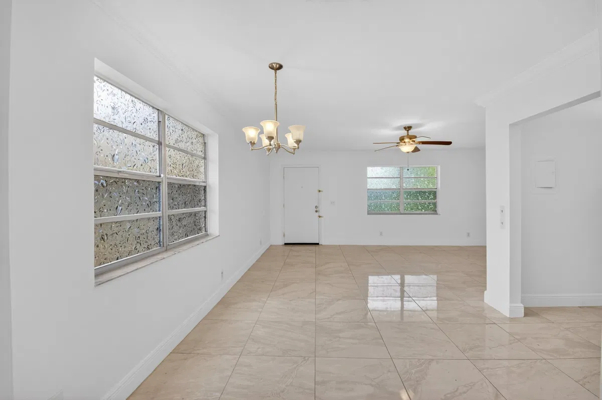 Unit 506 photo 16