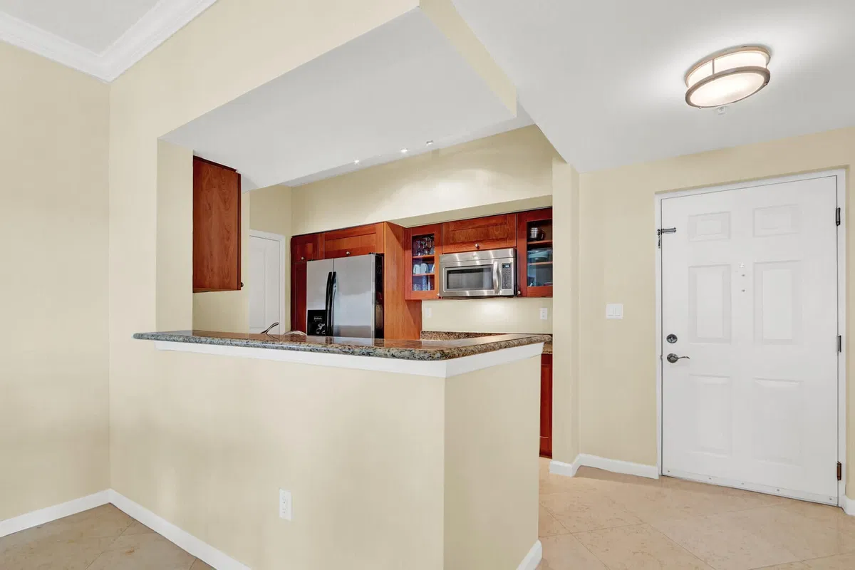 Harborage Yacht Club Unit 206 photo 10