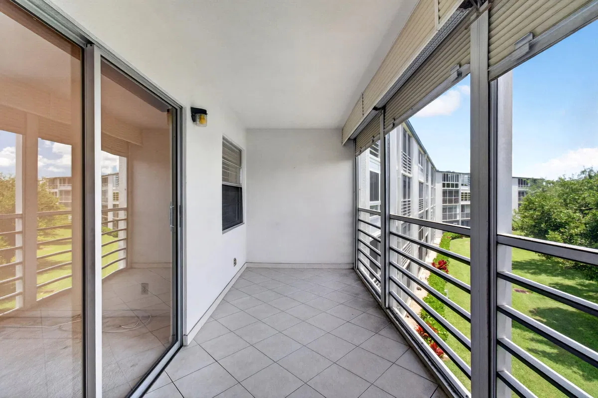 Residence photo 43