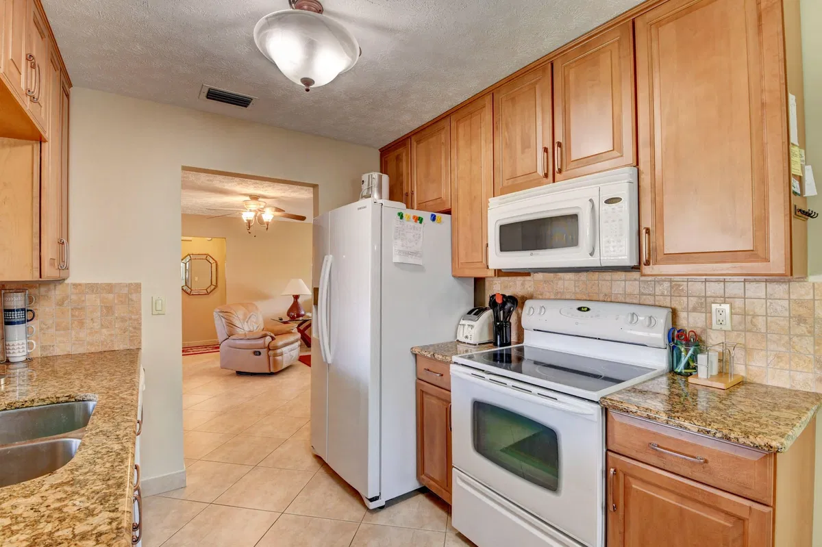 Residence photo 16