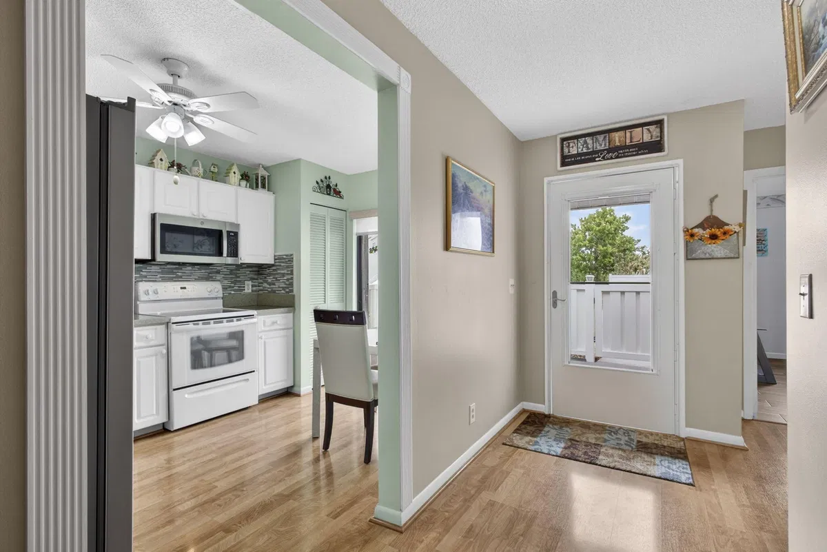  Unit 1901 photo 10