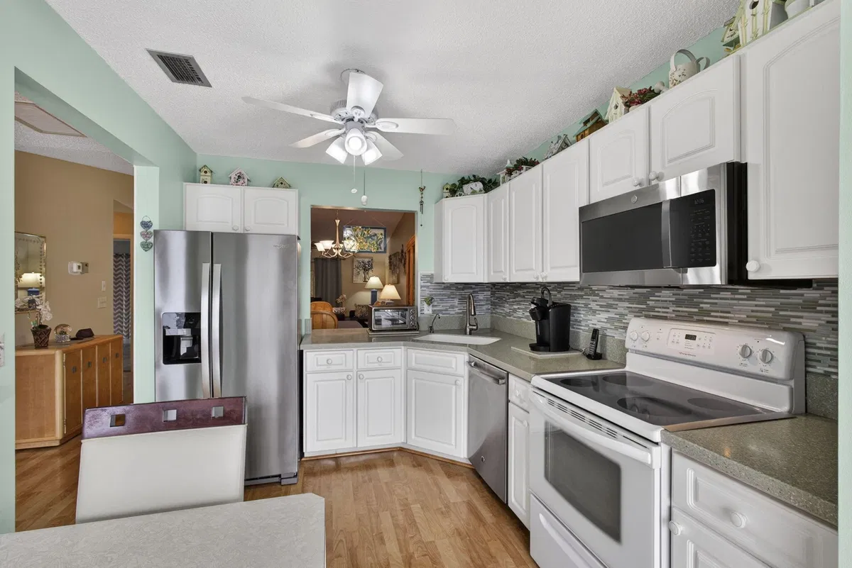  Unit 1901 photo 13