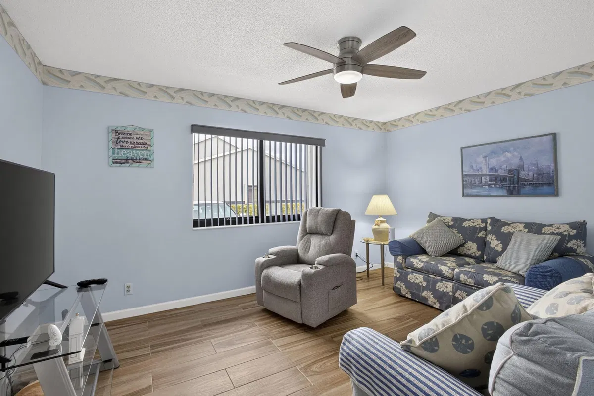  Unit 1901 photo 22
