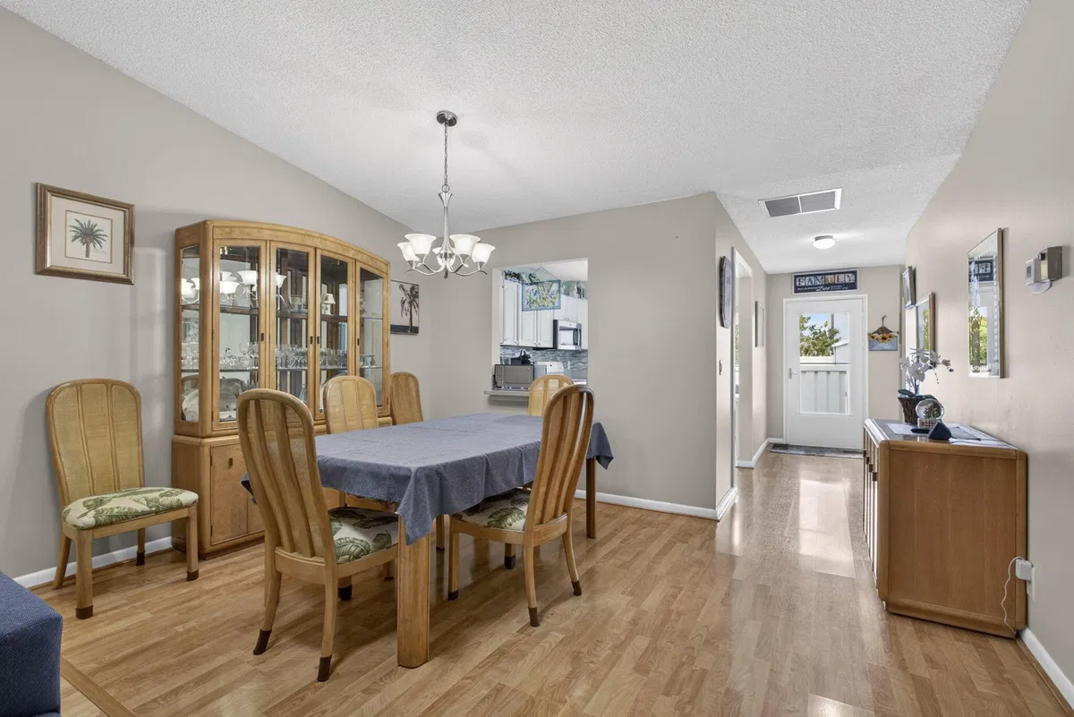  Unit 1901 photo 25