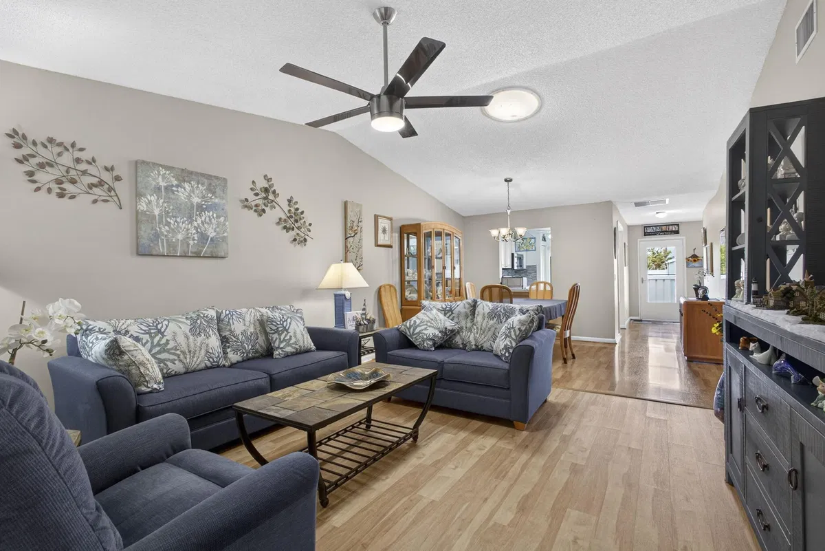  Unit 1901 photo 28
