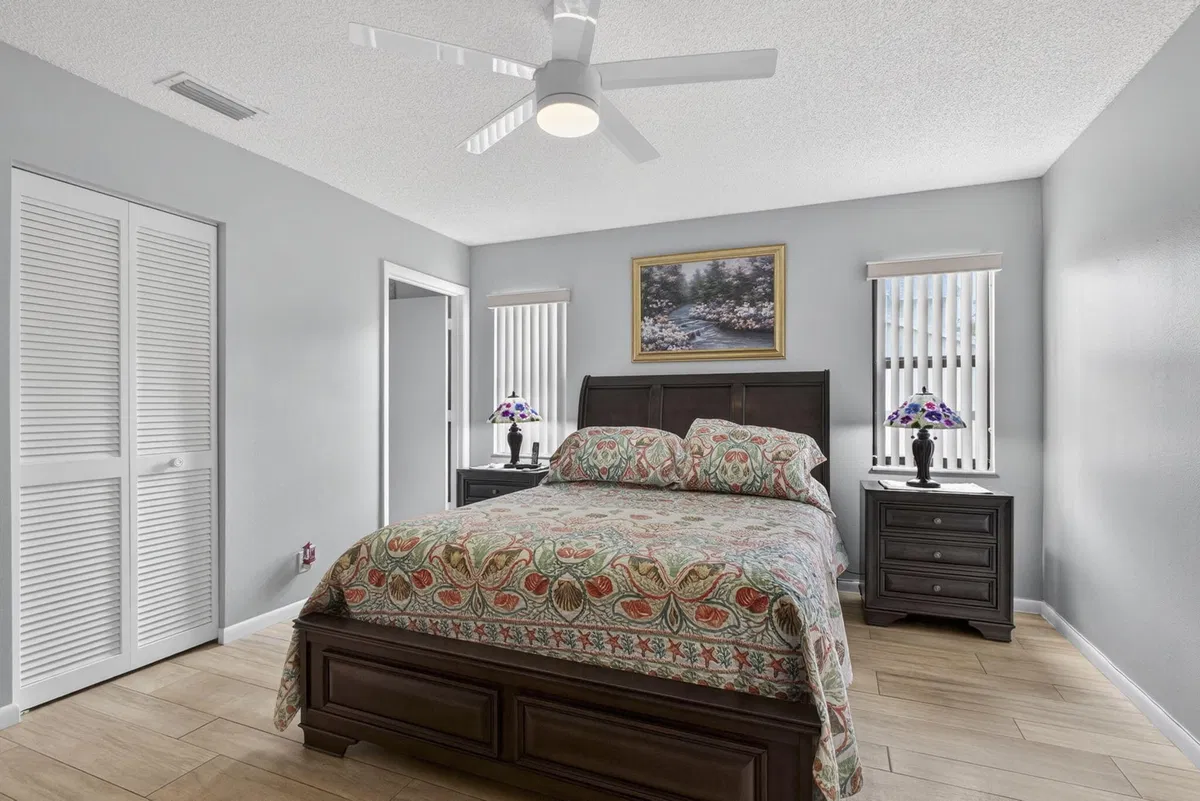  Unit 1901 photo 31
