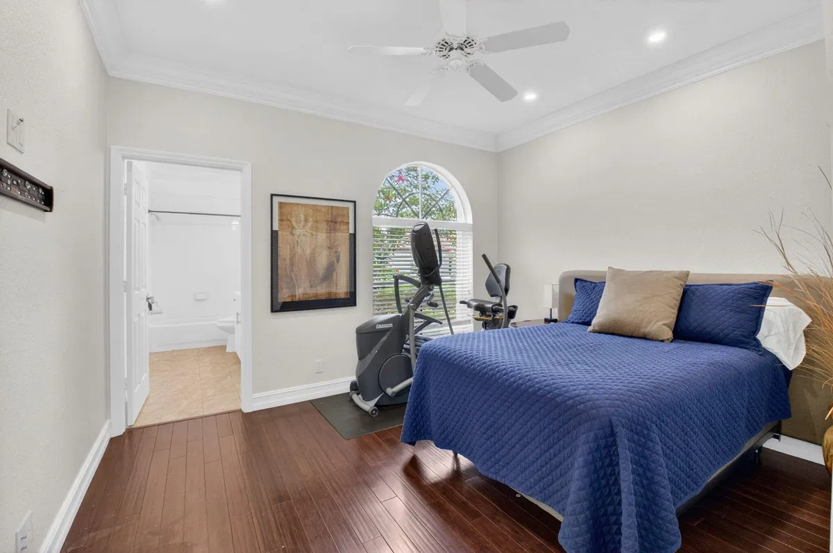 Residence photo 25