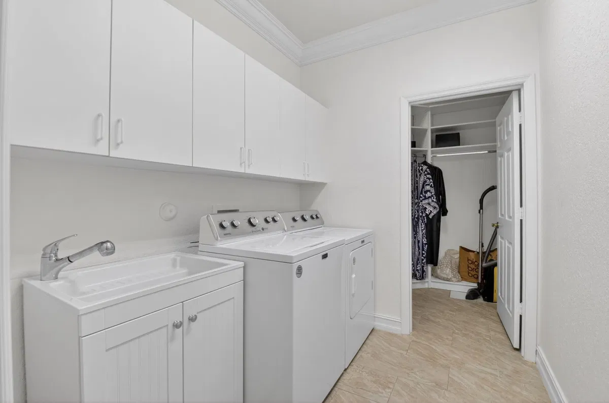 Residence photo 37