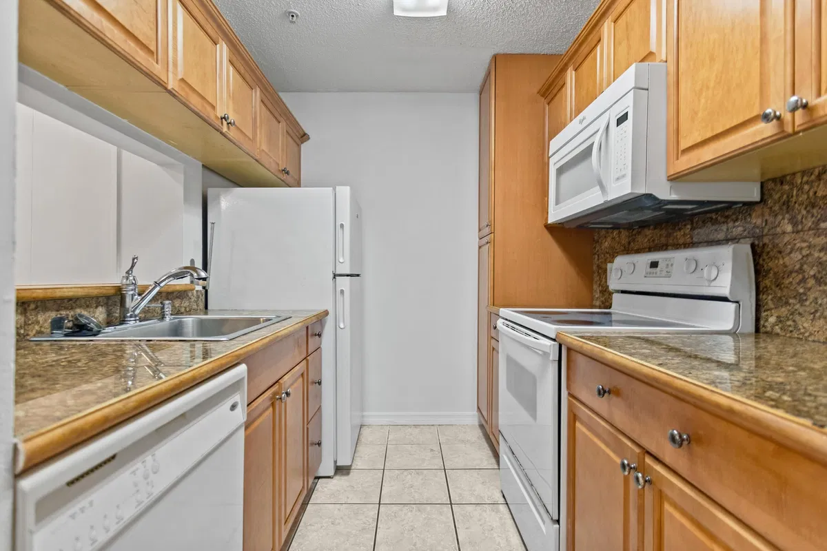 Unit 24 photo 10