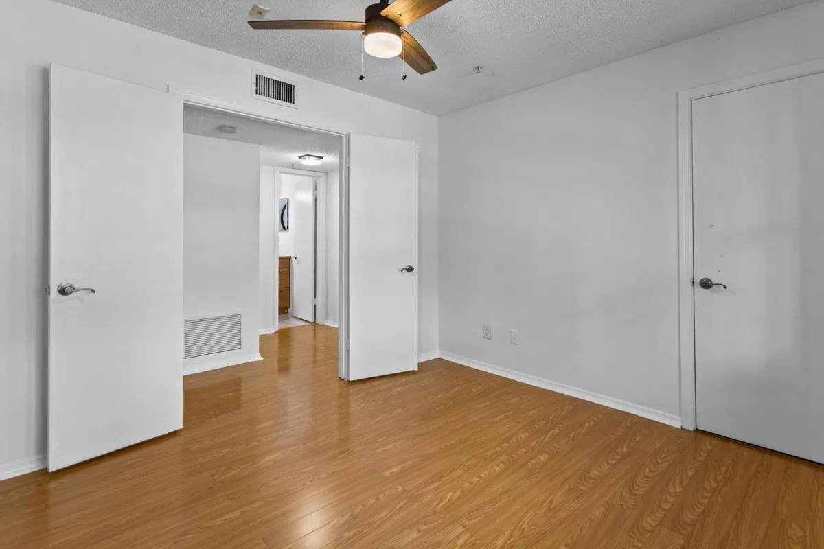 Unit 24 photo 16