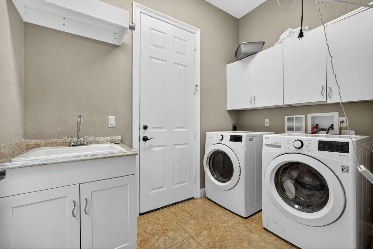 Residence photo 16