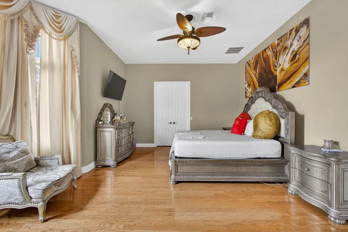 Residence photo 28