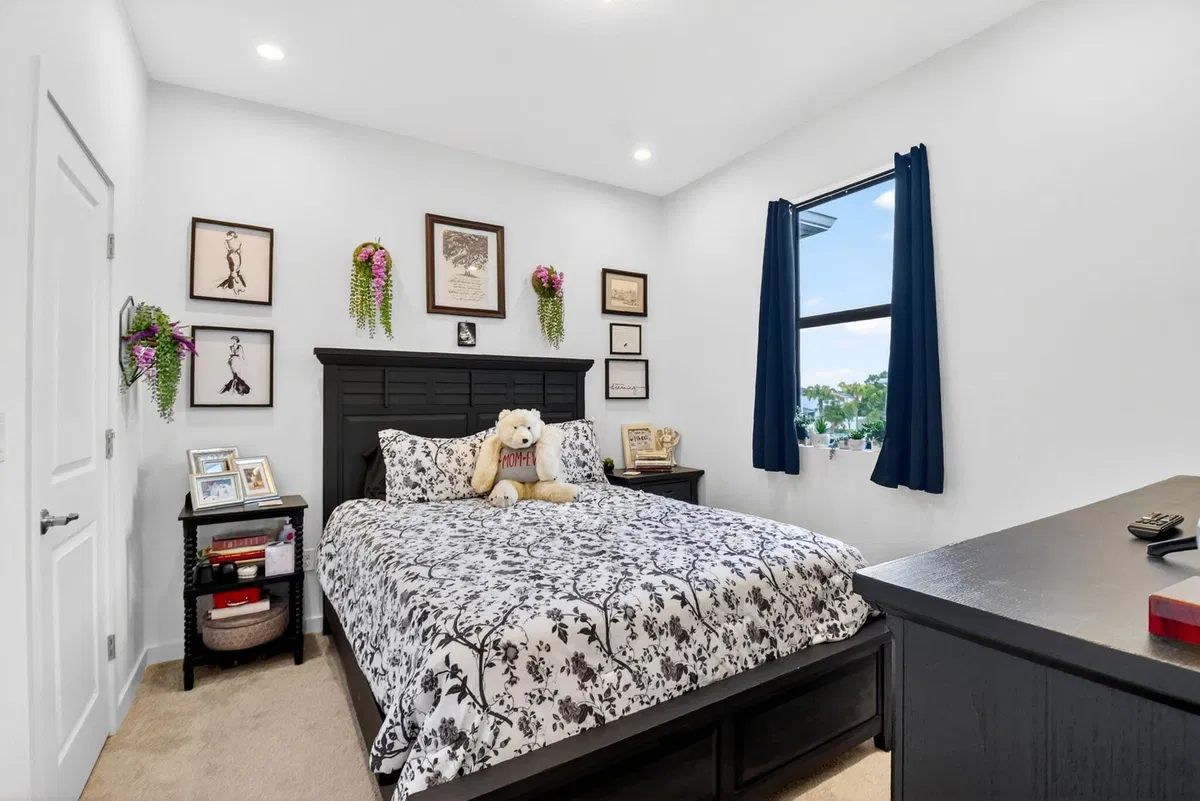 Residence photo 22