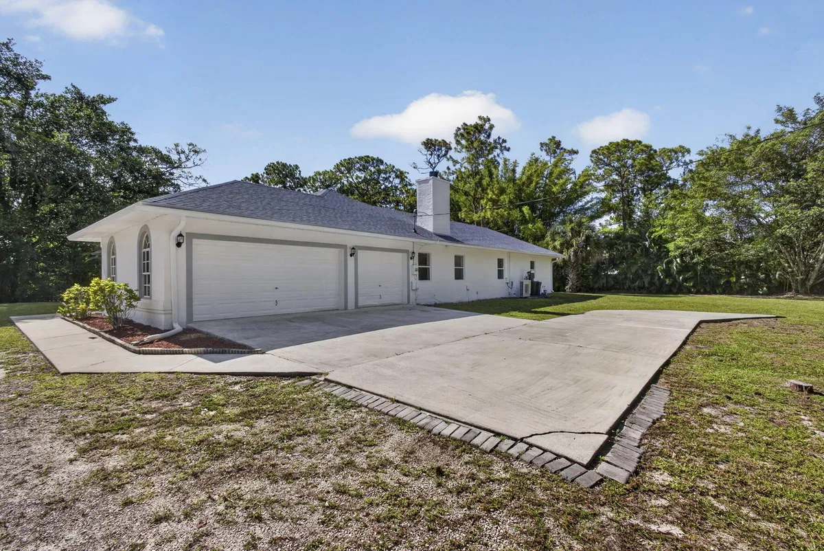 Residence photo 61