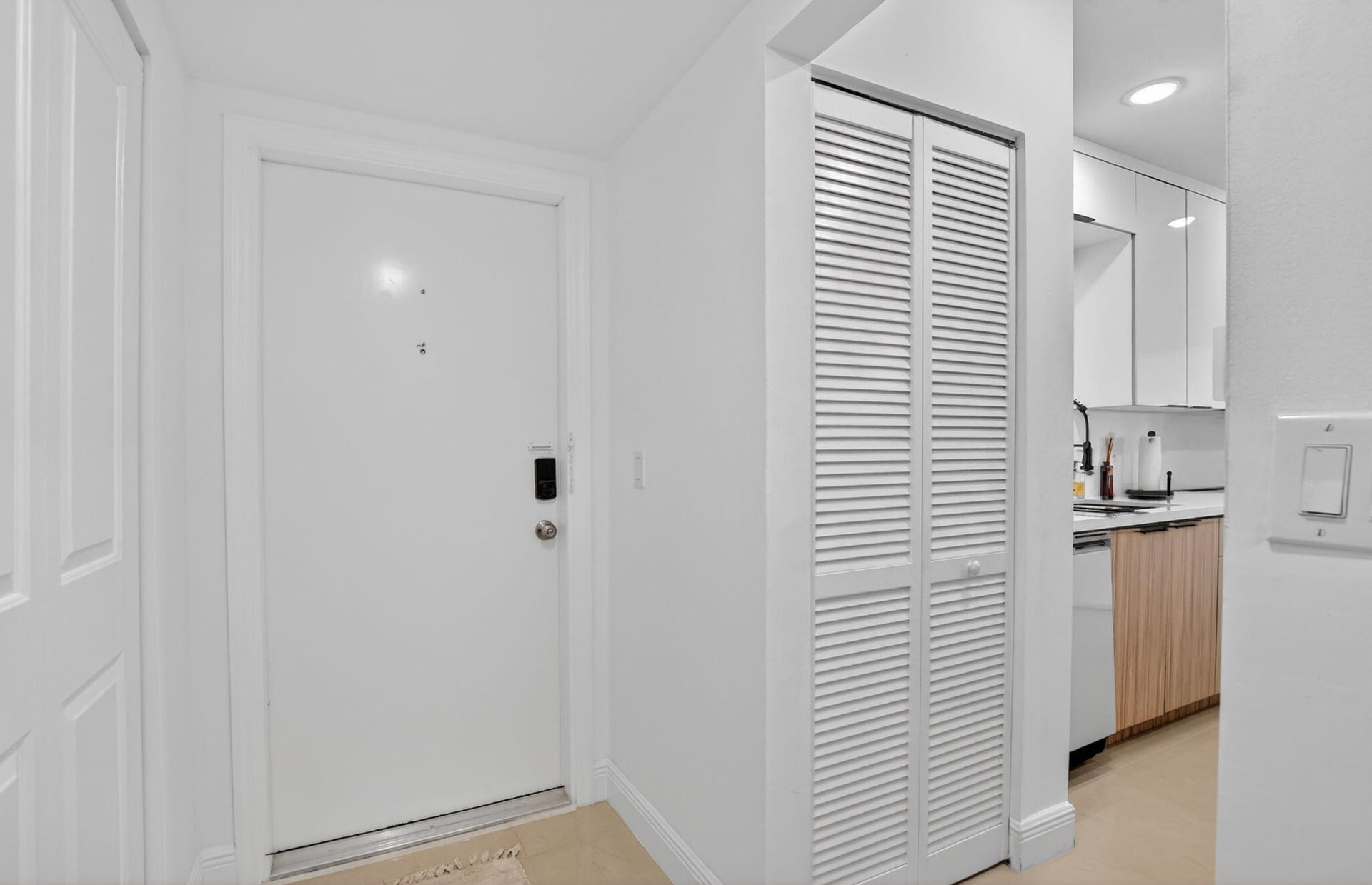 Unit E104 photo 16