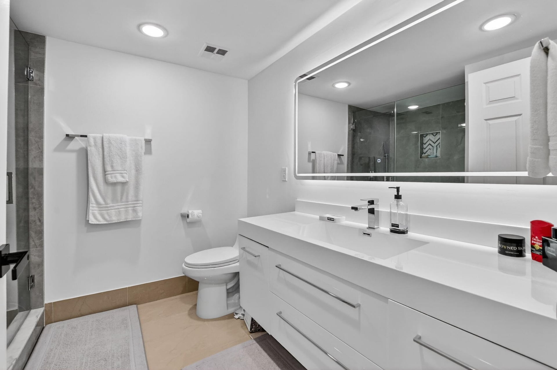 Unit E104 photo 22