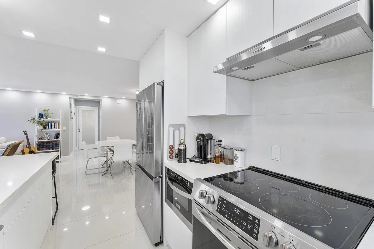 Unit 307 photo 19