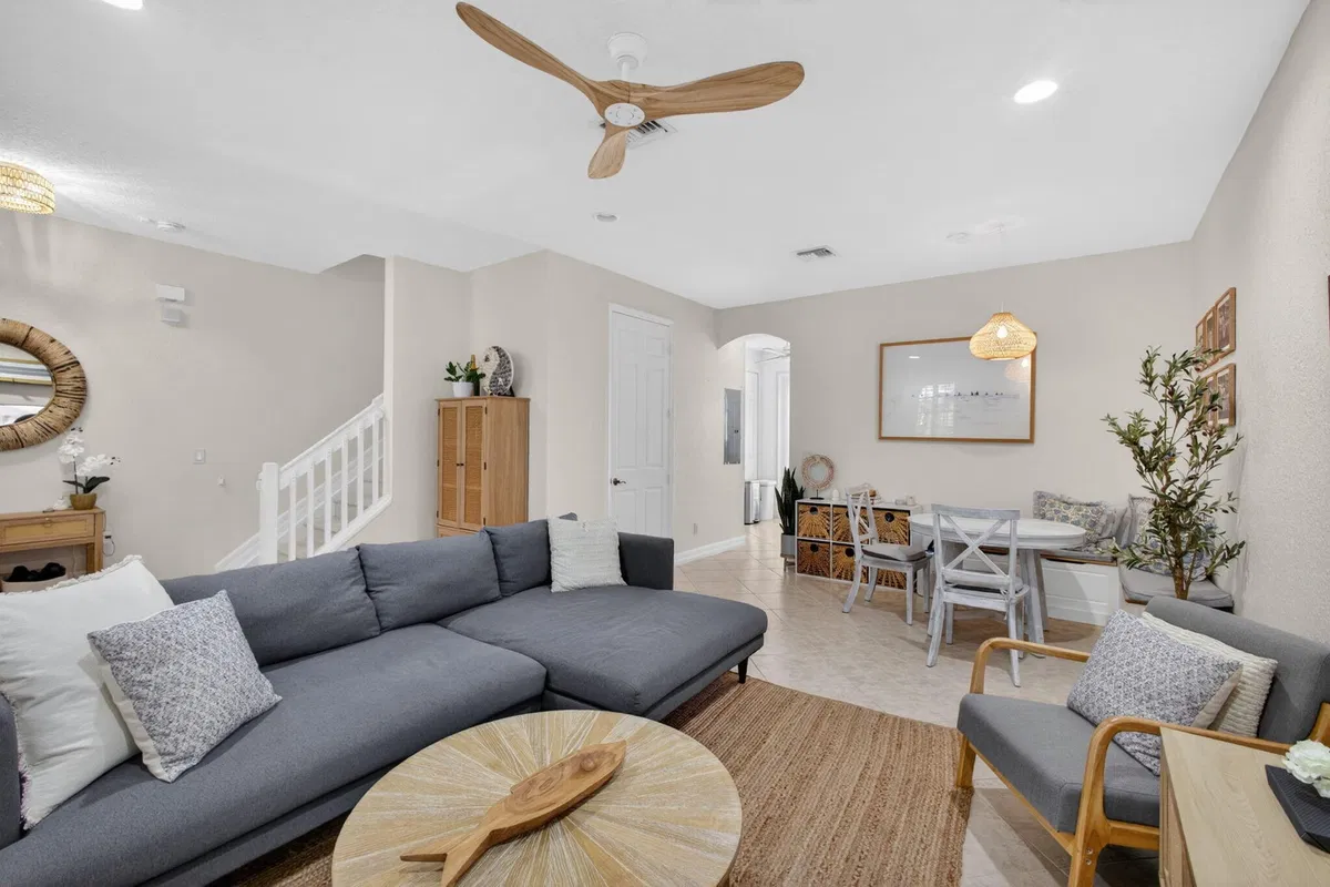 Canterbury Place Residence photo 16