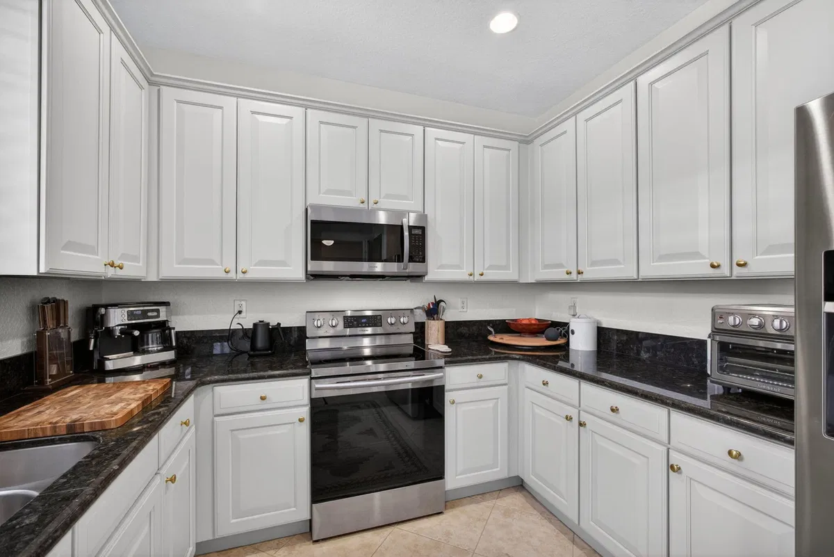 Canterbury Place Residence photo 19