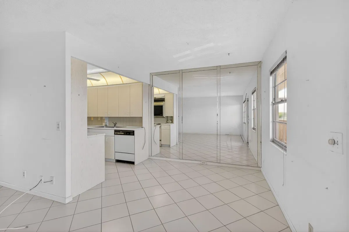  Residence photo 7