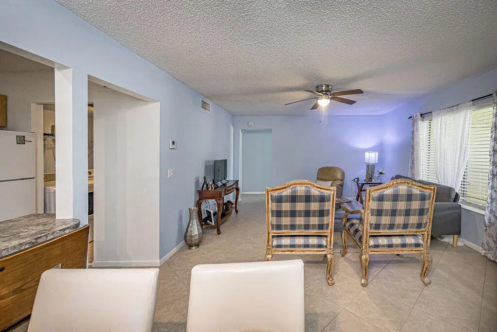Unit B2 photo 13