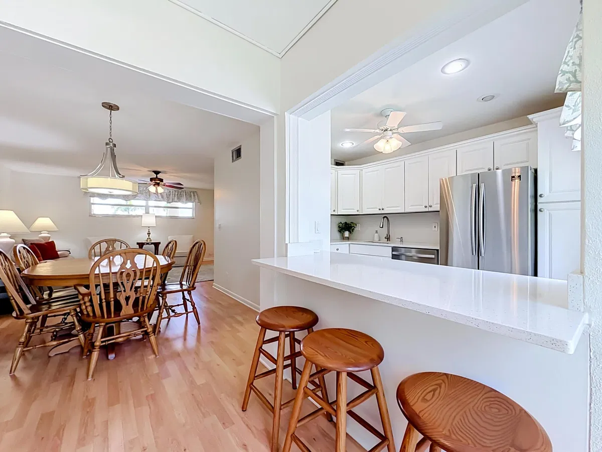 Unit 202 photo 7