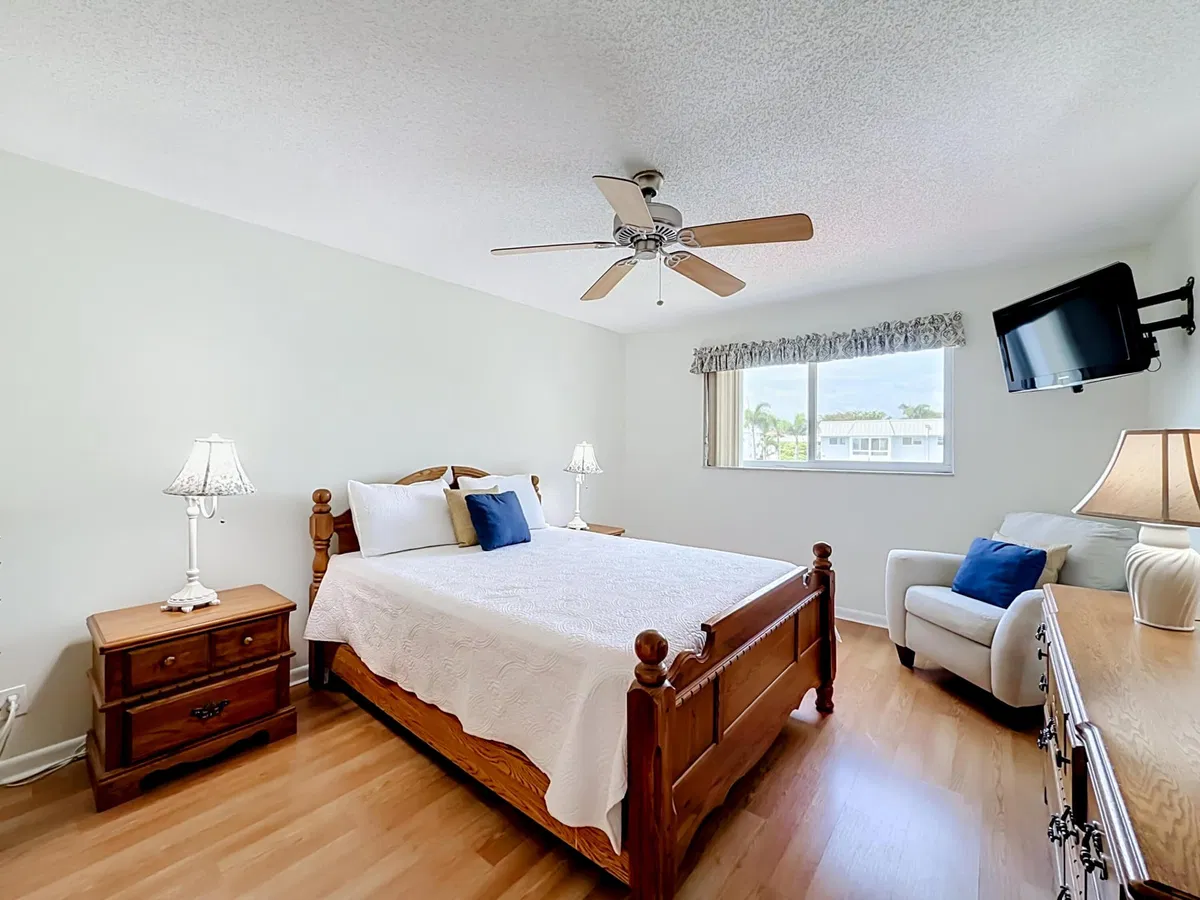 Unit 202 photo 34