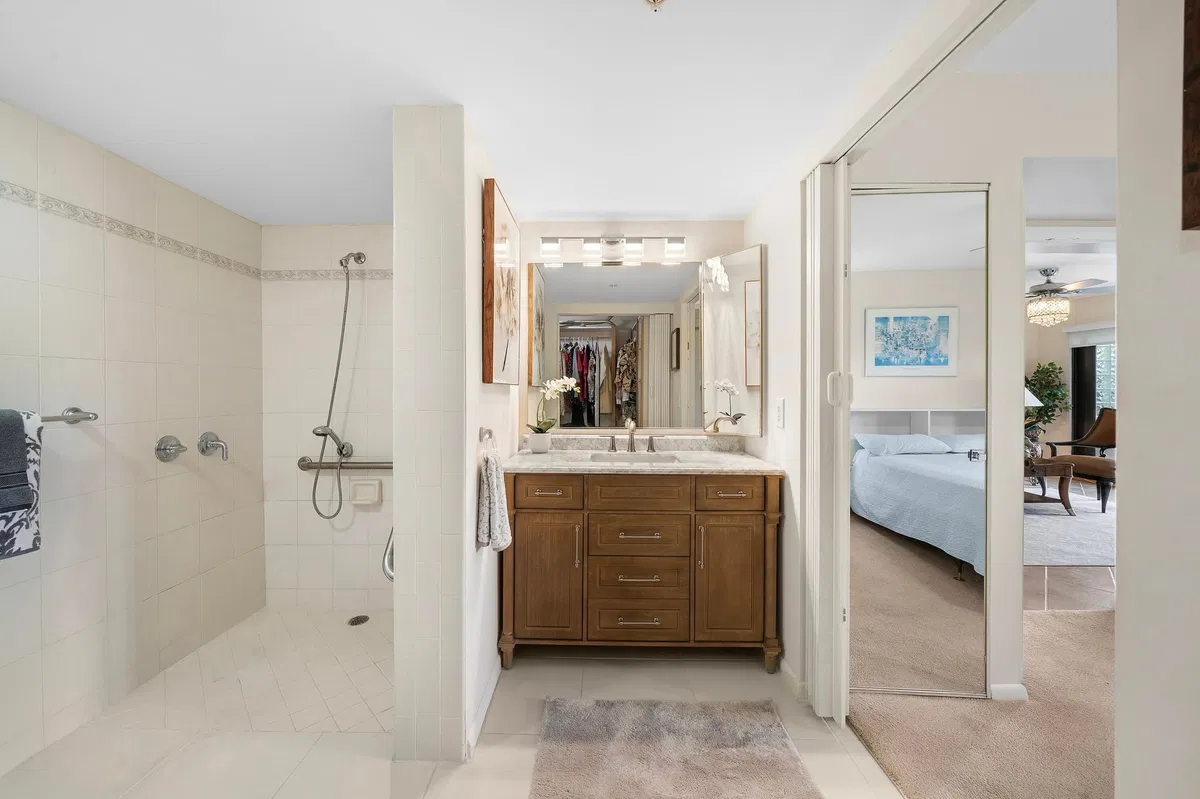 Unit 104 photo 25