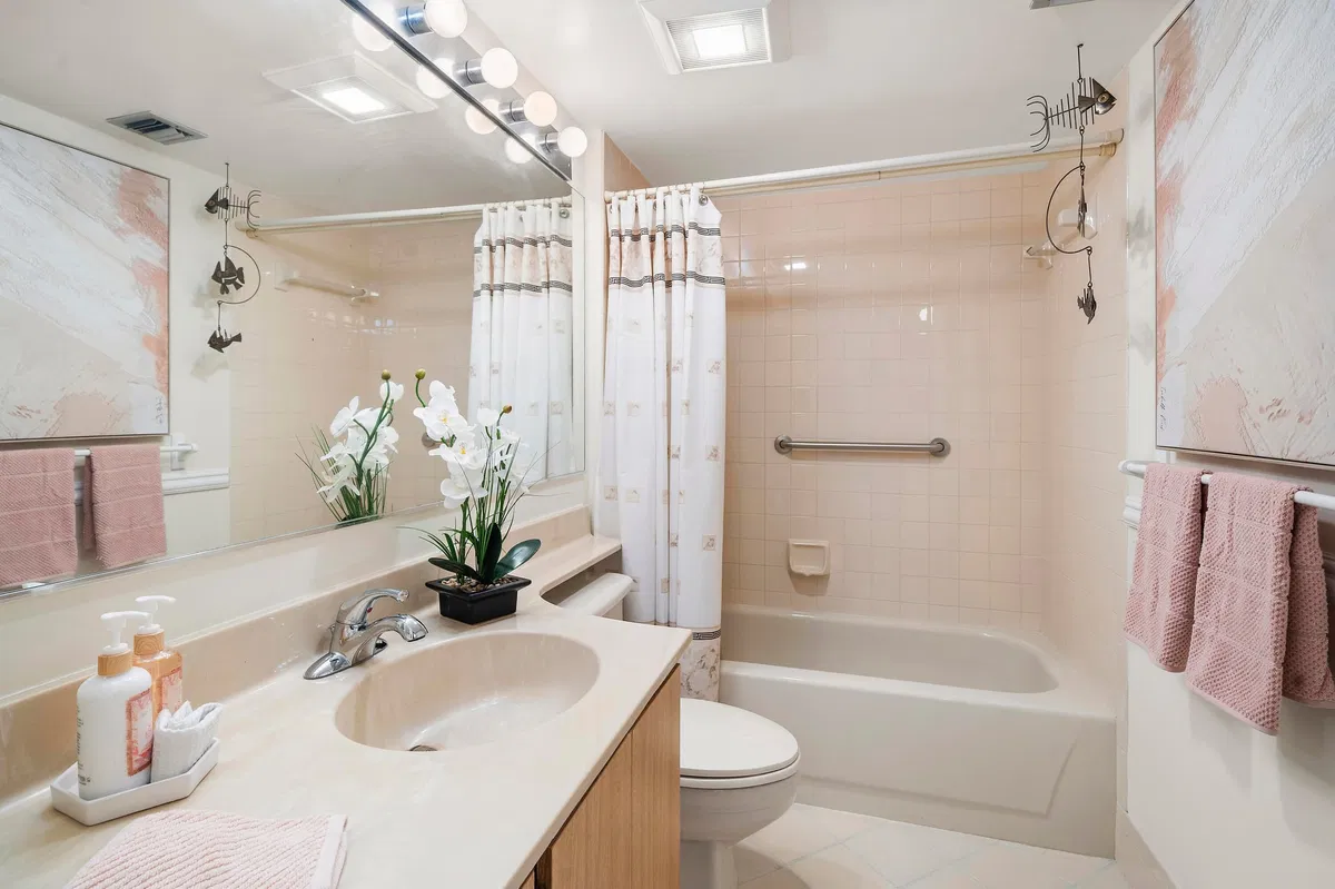 Unit 104 photo 31