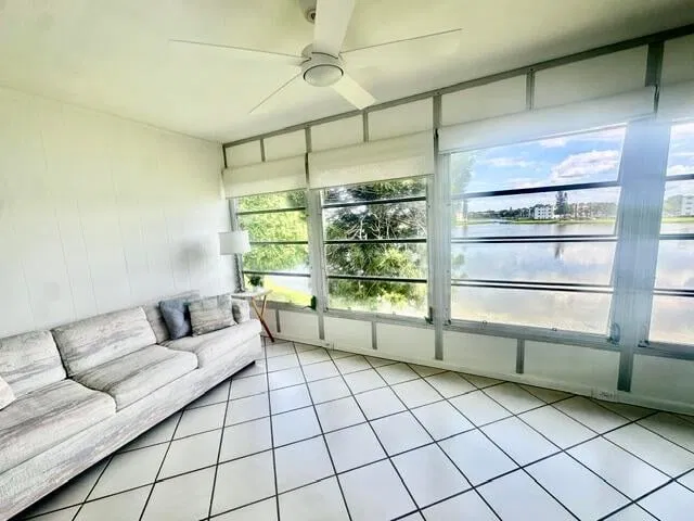 Residence photo 16