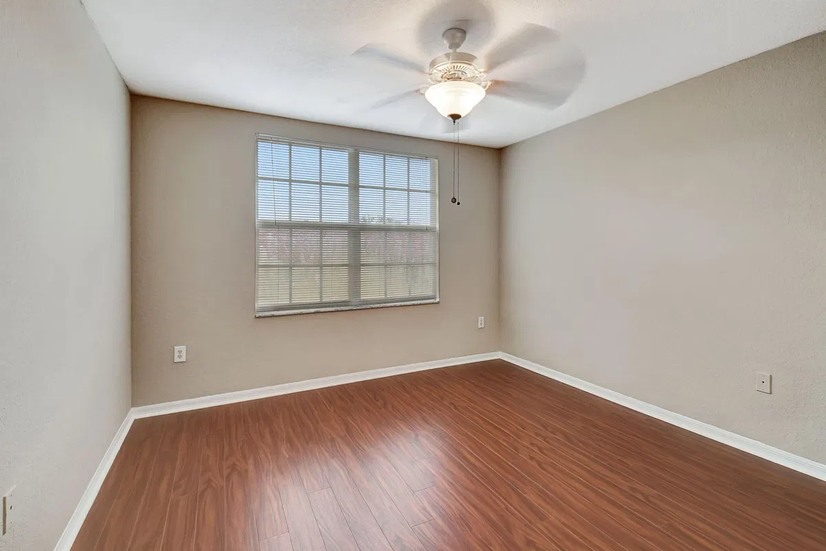 Unit 305 photo 16